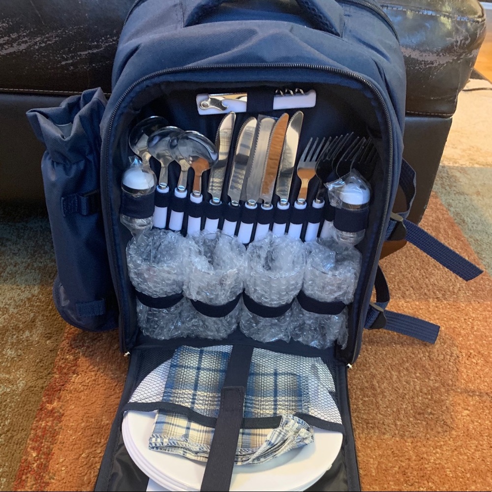 Picnic Backpack for 4. NWT